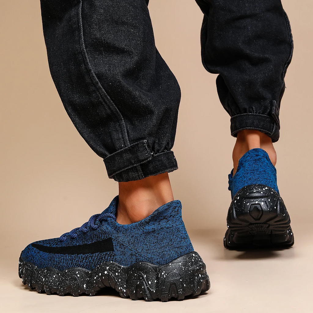 Nova Flyknit Sneakers