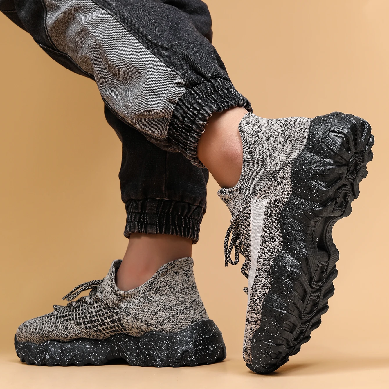 Nova Flyknit Sneakers