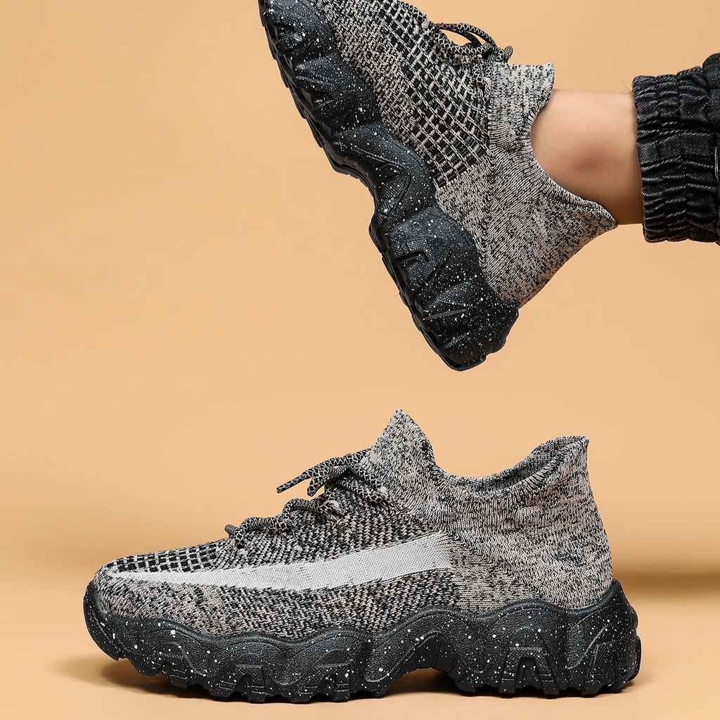 Nova Flyknit Sneakers